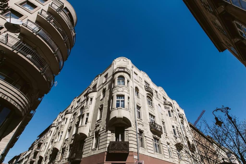 בודפשט Lovely Purplish Apartment Heart Of The City מראה חיצוני תמונה