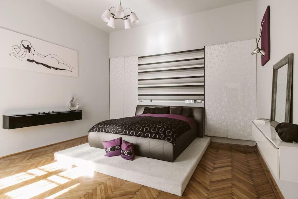 בודפשט Lovely Purplish Apartment Heart Of The City מראה חיצוני תמונה